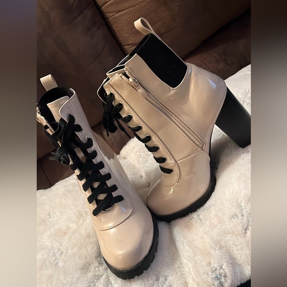 Boots - Picture 2 of 4